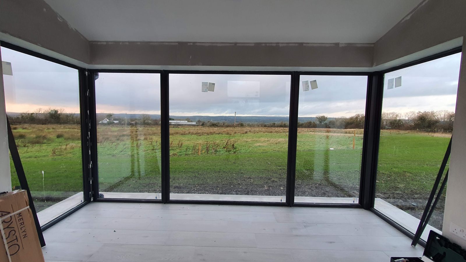 Corner glazing with slim black frames
